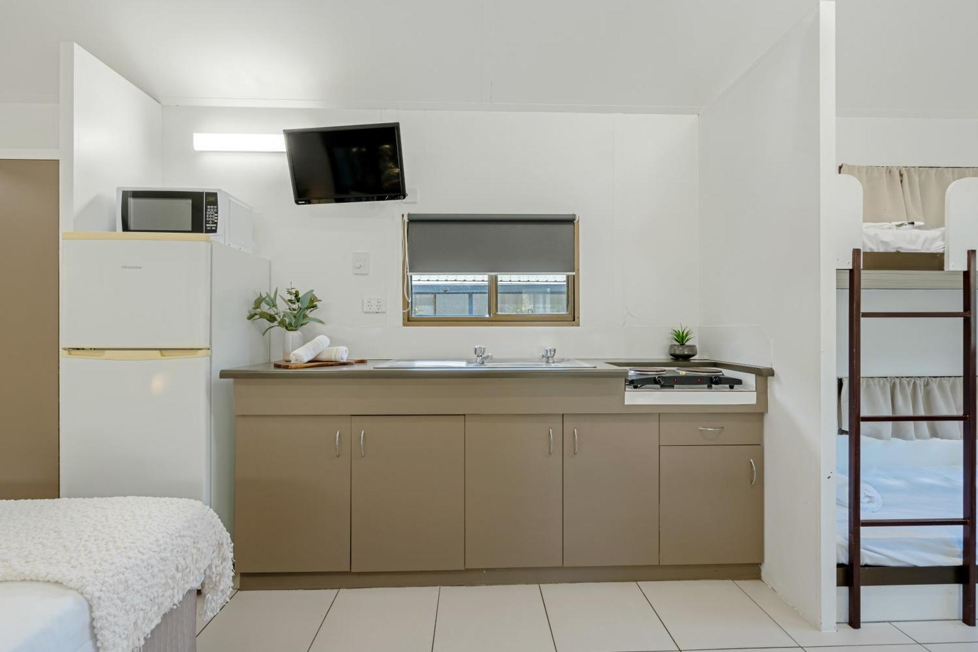 Tasman Holiday Parks - Cairns Cool Waters ภายนอก รูปภาพ